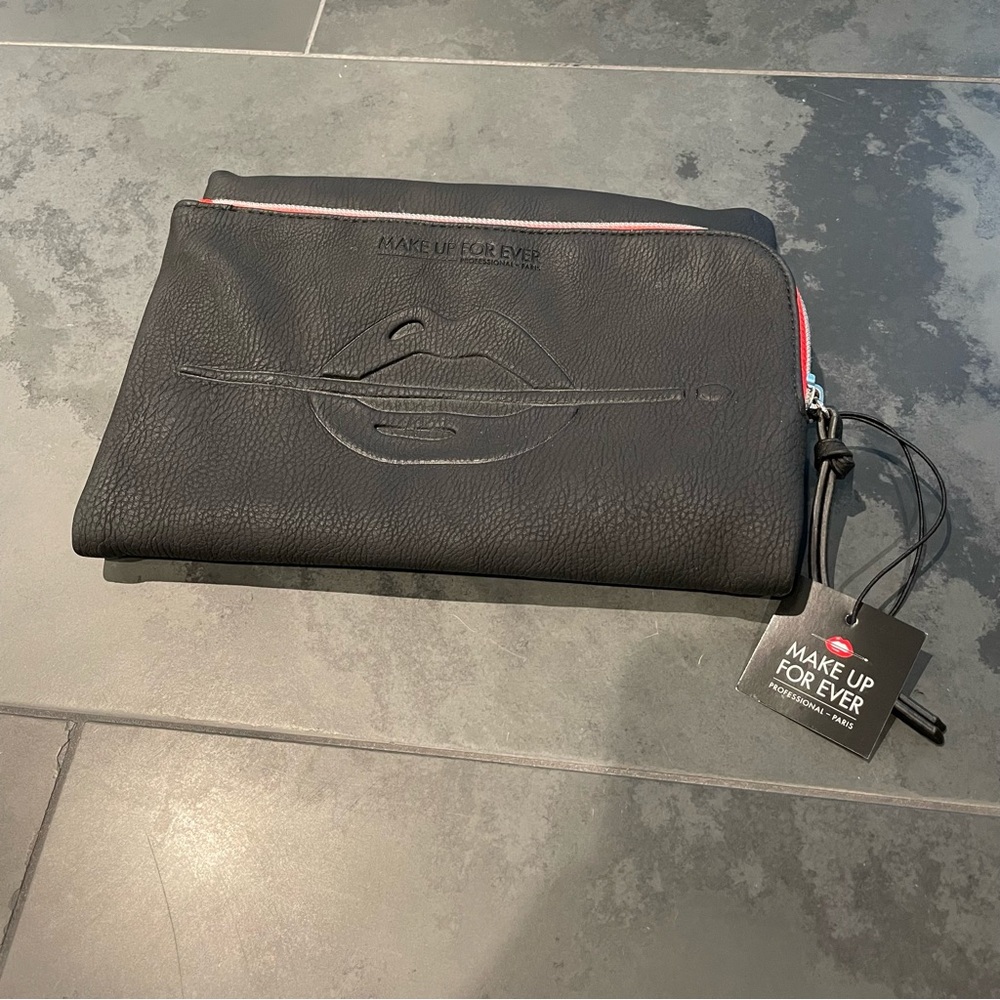 Makeup forever pouch